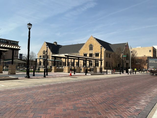 224 E Cass Street 1, Joliet, IL 60432
