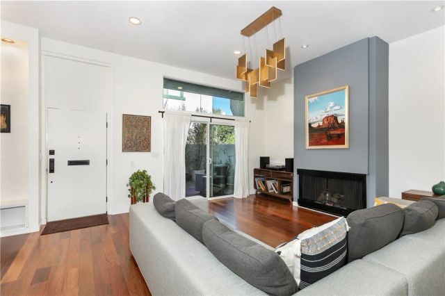 4938 McConnell Avenue, Los Angeles, CA 90066