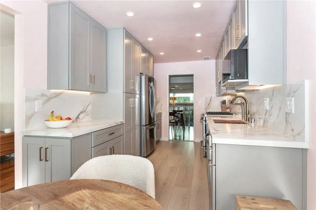 4938 McConnell Avenue, Los Angeles, CA 90066