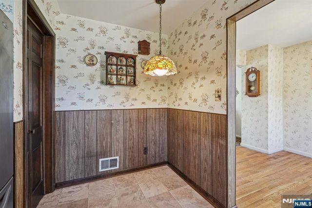 18 Roy Court, Clifton, NJ 07012