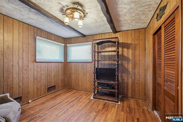 18 Roy Court, Clifton, NJ 07012