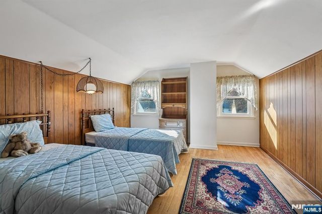 18 Roy Court, Clifton, NJ 07012