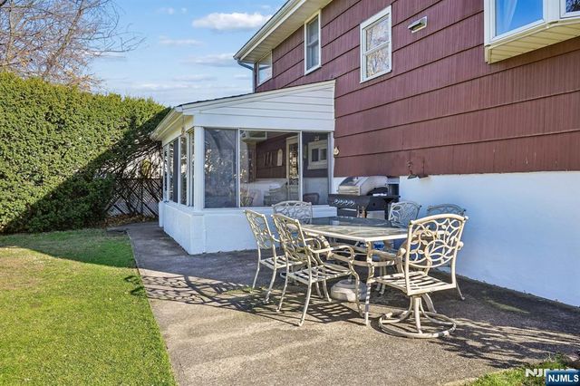 18 Roy Court, Clifton, NJ 07012