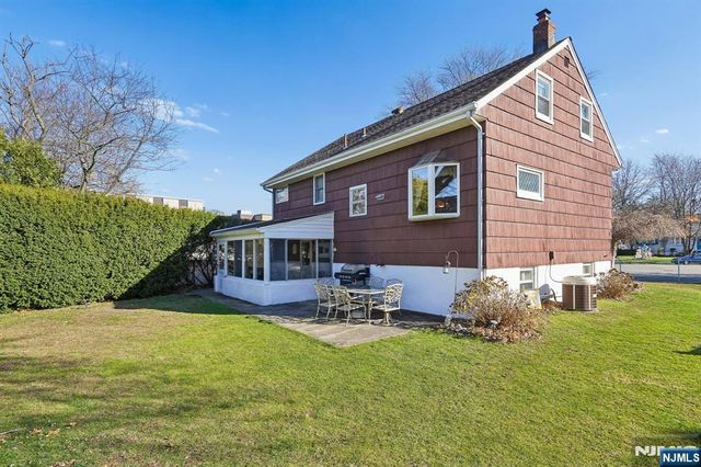 18 Roy Court, Clifton, NJ 07012