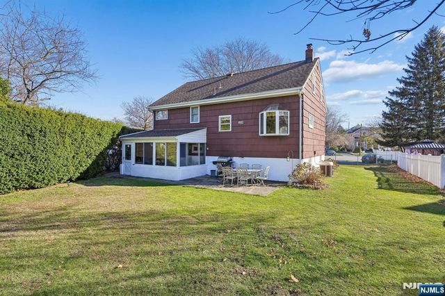 18 Roy Court, Clifton, NJ 07012