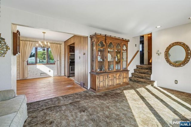 18 Roy Court, Clifton, NJ 07012