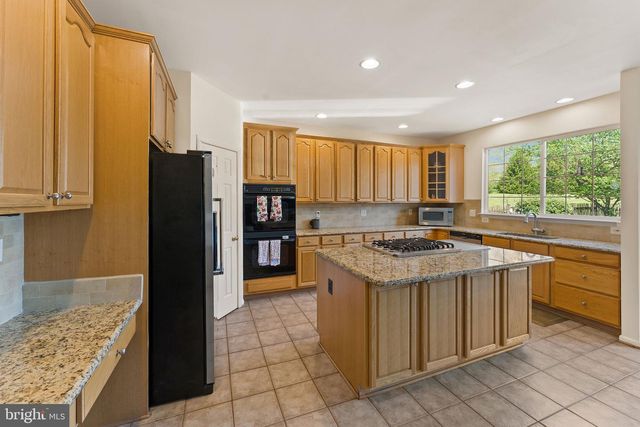 800 VALLEY SPRINGS DR, Purcellville, VA 20132