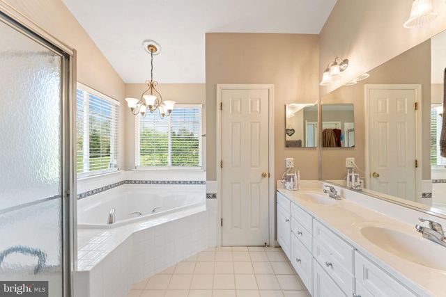 800 VALLEY SPRINGS DR, Purcellville, VA 20132