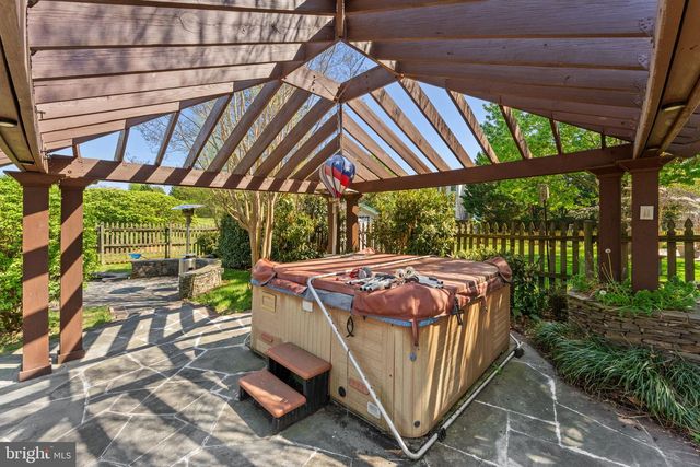 800 VALLEY SPRINGS DR, Purcellville, VA 20132