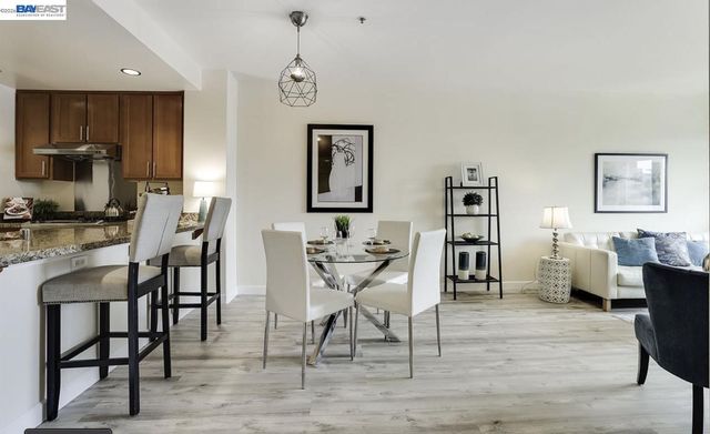 423 7Th St 208, Oakland, CA 94607