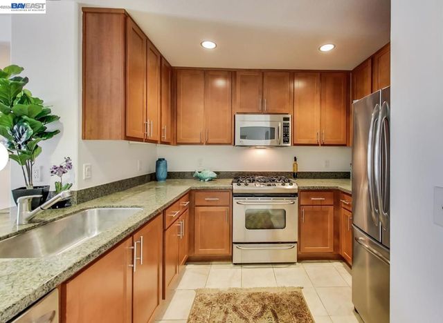 423 7Th St 208, Oakland, CA 94607