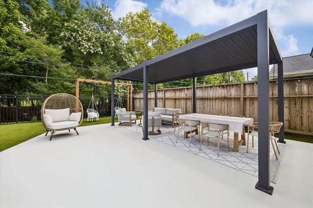115 Blue Willow Drive, Houston, TX 77042