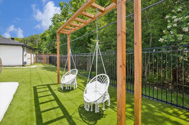 115 Blue Willow Drive, Houston, TX 77042
