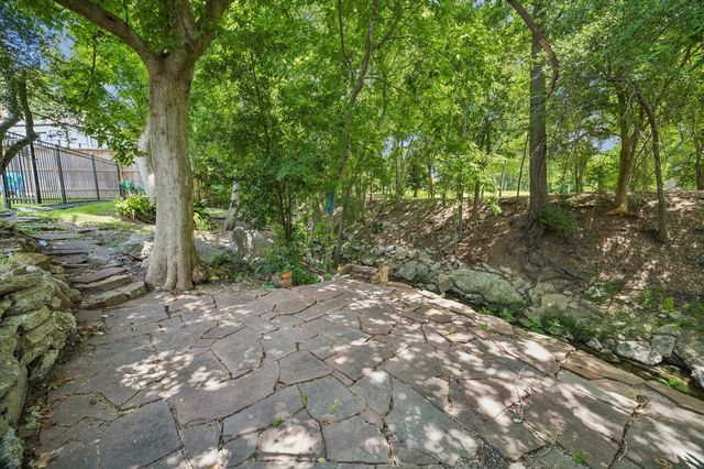 115 Blue Willow Drive, Houston, TX 77042