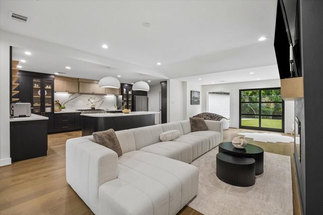 115 Blue Willow Drive, Houston, TX 77042