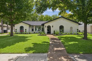 115 Blue Willow Drive, Houston, TX 77042
