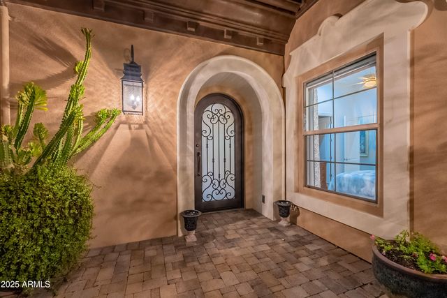 8563 E TUMBLEWEED Drive, Scottsdale, AZ 85266