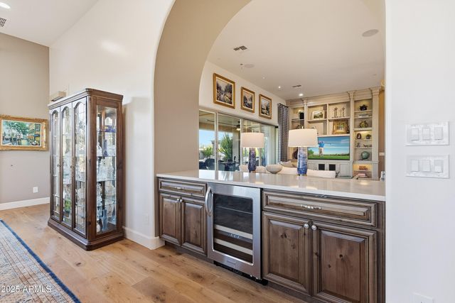 8563 E TUMBLEWEED Drive, Scottsdale, AZ 85266