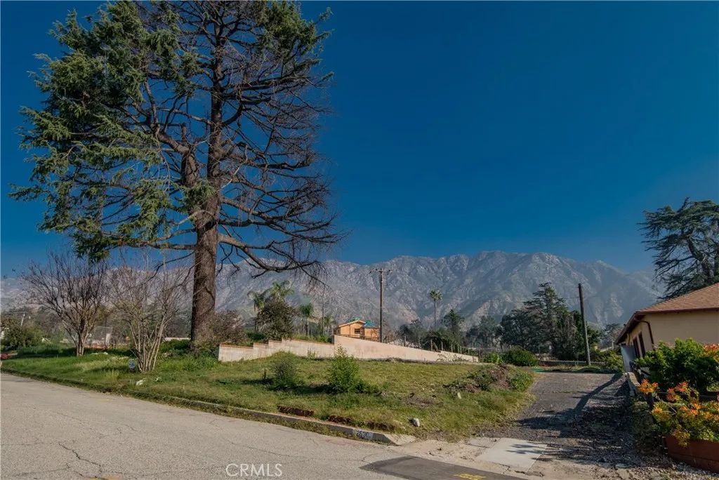 2820 N Mount Curve, Altadena, CA 91001