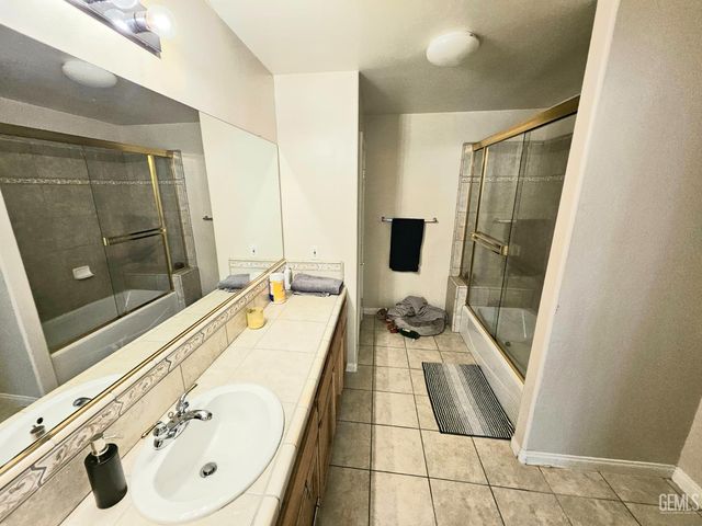 2323 Easthills Drive 25, Bakersfield, CA 93306