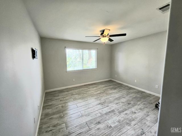 2323 Easthills Drive 25, Bakersfield, CA 93306