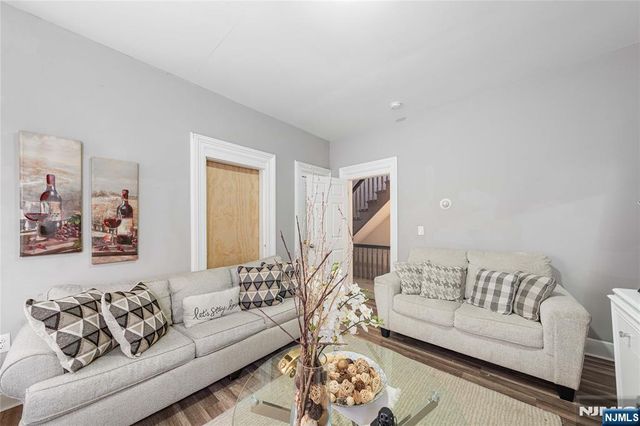 267 6th Avenue, Newark, NJ 07107