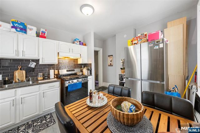 267 6th Avenue, Newark, NJ 07107