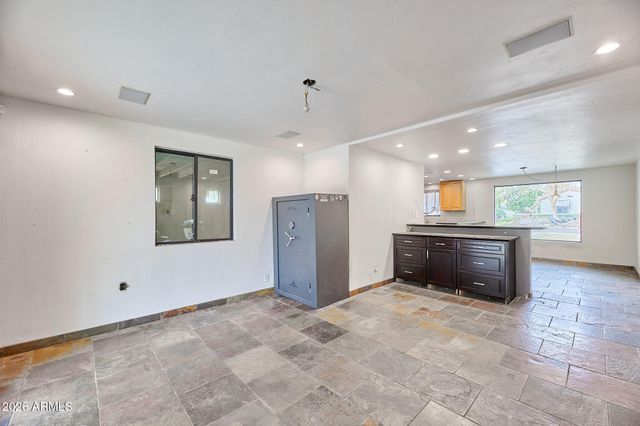 327 E MEDLOCK Drive, Phoenix, AZ 85012