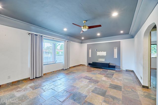 327 E MEDLOCK Drive, Phoenix, AZ 85012