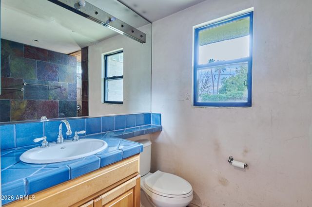 327 E MEDLOCK Drive, Phoenix, AZ 85012