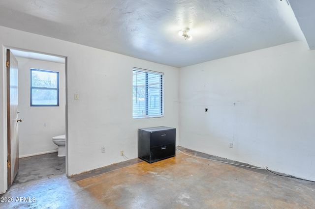 327 E MEDLOCK Drive, Phoenix, AZ 85012