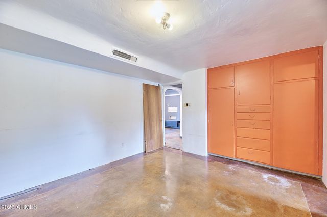 327 E MEDLOCK Drive, Phoenix, AZ 85012