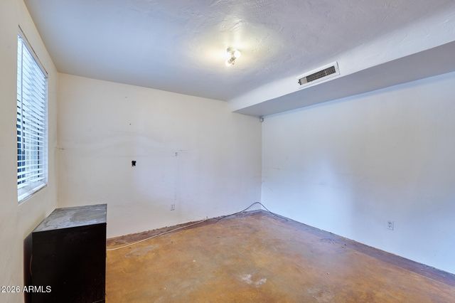 327 E MEDLOCK Drive, Phoenix, AZ 85012