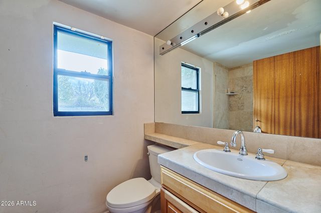 327 E MEDLOCK Drive, Phoenix, AZ 85012