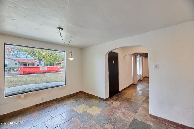 327 E MEDLOCK Drive, Phoenix, AZ 85012