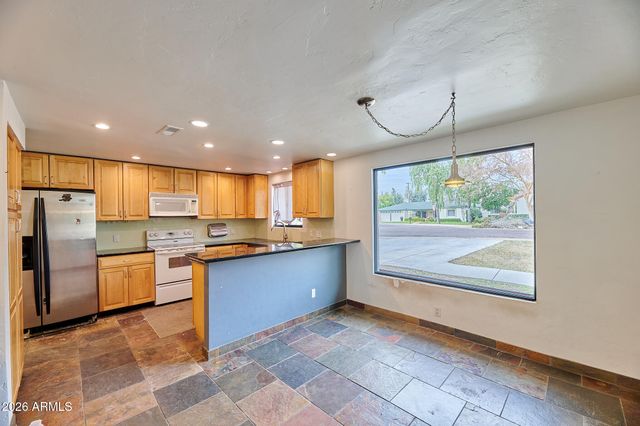 327 E MEDLOCK Drive, Phoenix, AZ 85012