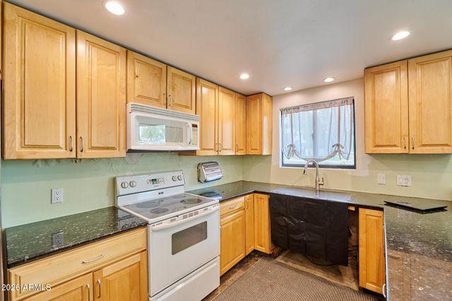 327 E MEDLOCK Drive, Phoenix, AZ 85012