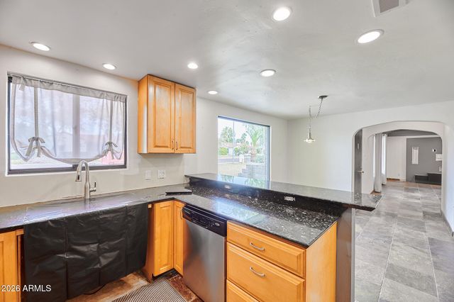 327 E MEDLOCK Drive, Phoenix, AZ 85012