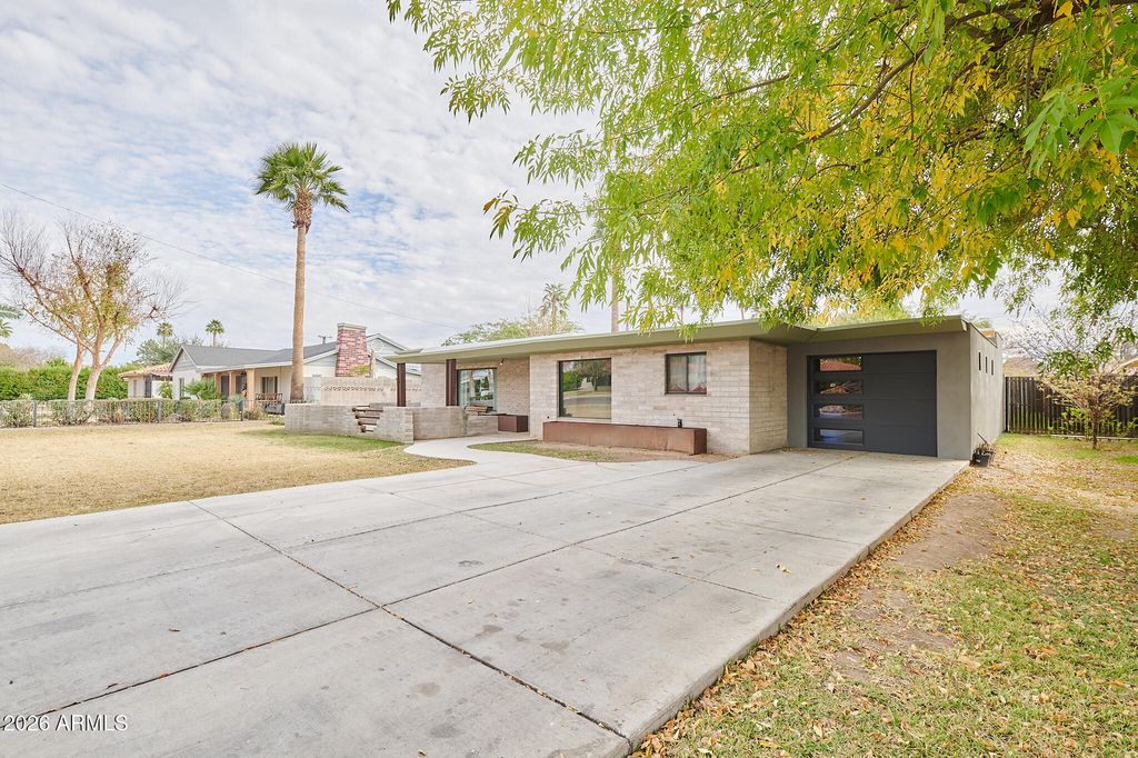 327 E MEDLOCK Drive, Phoenix, AZ 85012