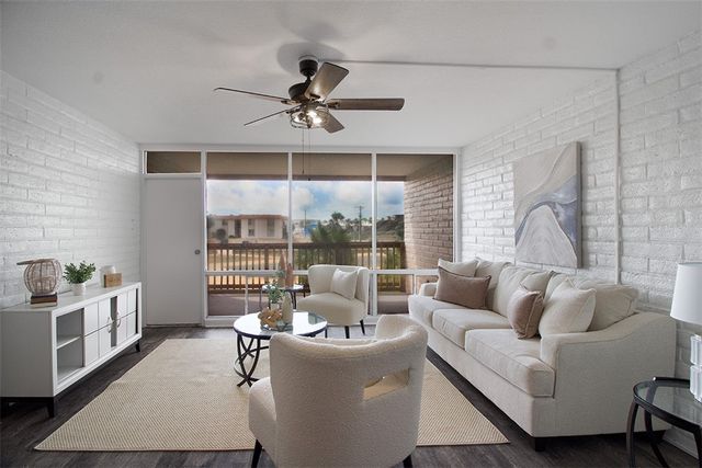 1421 South 11th St 216, Port Aransas, TX 78373