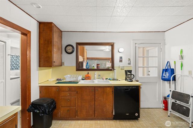 728 Dakota Street, Raymond, WA 98577