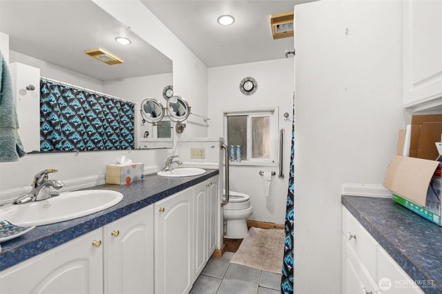 728 Dakota Street, Raymond, WA 98577