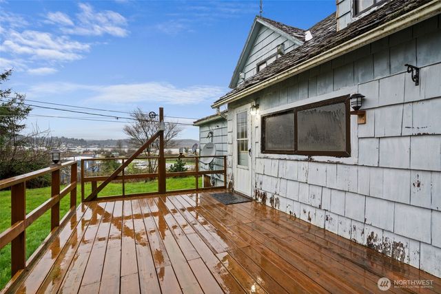 728 Dakota Street, Raymond, WA 98577