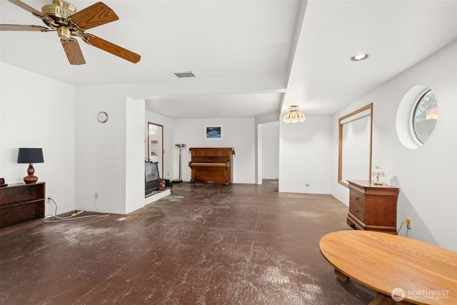 728 Dakota Street, Raymond, WA 98577