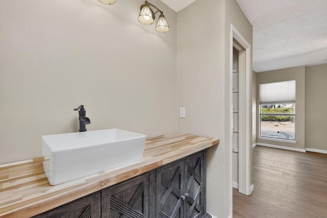 8420 Parrot Run Road NE, Albuquerque, NM 87109