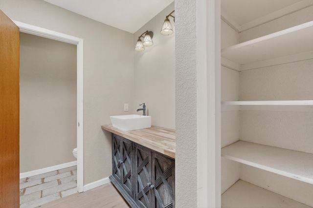 8420 Parrot Run Road NE, Albuquerque, NM 87109