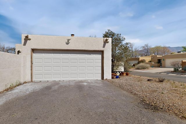 8420 Parrot Run Road NE, Albuquerque, NM 87109