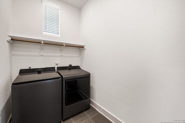 411 Aurora Basin, Cibolo, TX 78108