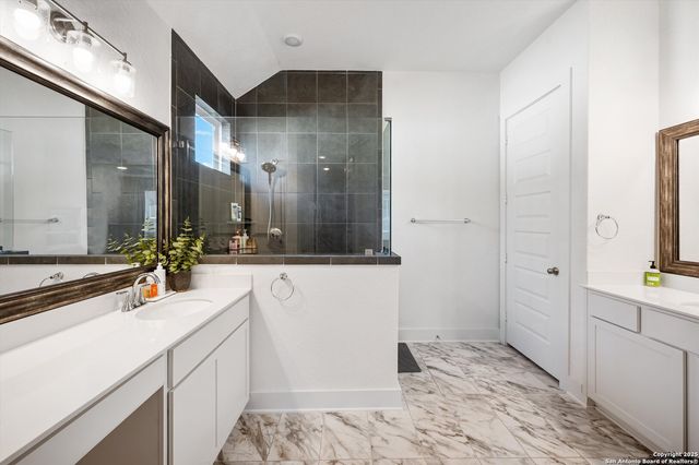 411 Aurora Basin, Cibolo, TX 78108