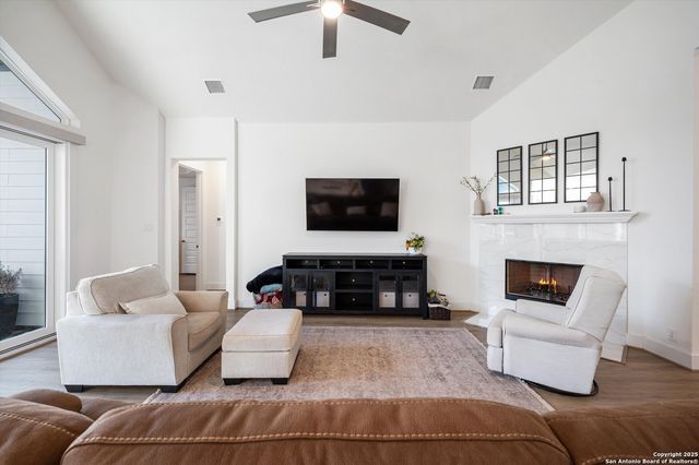 411 Aurora Basin, Cibolo, TX 78108